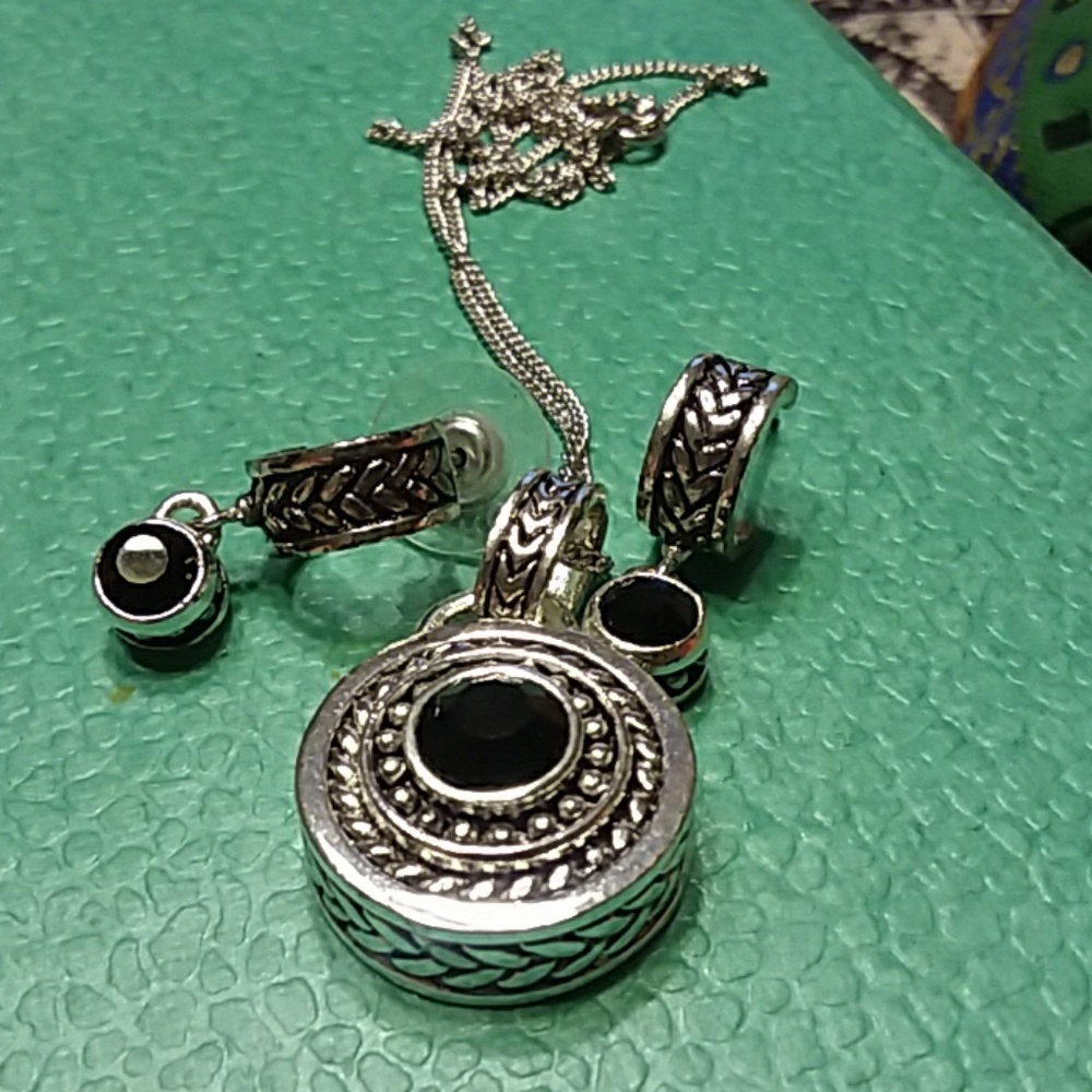 Beautiful earrings and necklace set